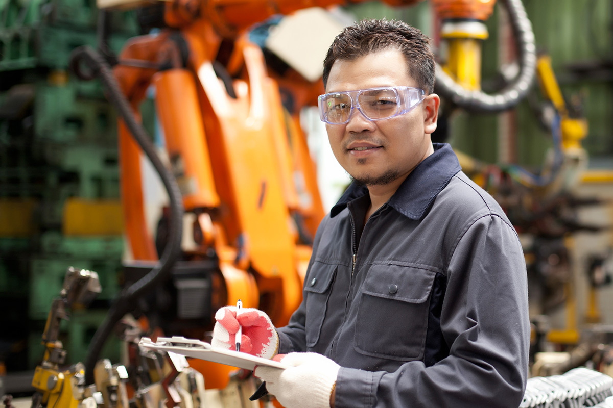 L’assurance salaire pour les travailleurs dans les usines, ou la maintenance.